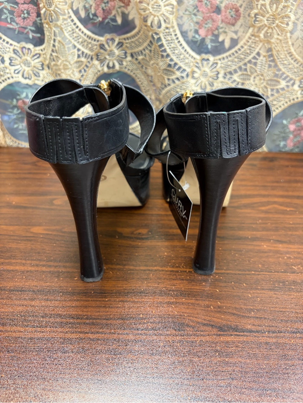 Michael Kors Berkley Platform Sandal - Picture 6 of 8